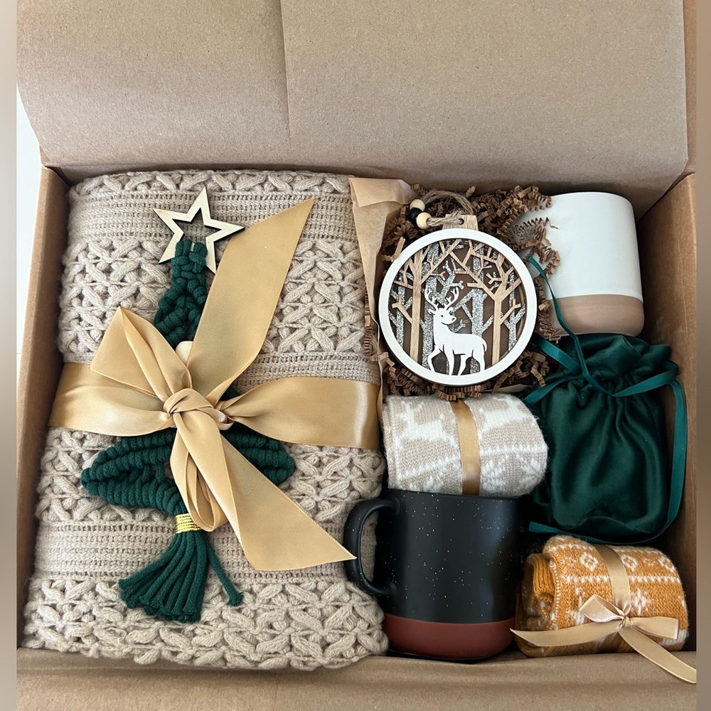 Cozy Holiday Throw Gift Set - Cream Knit Blanket & Forest Green Accents
